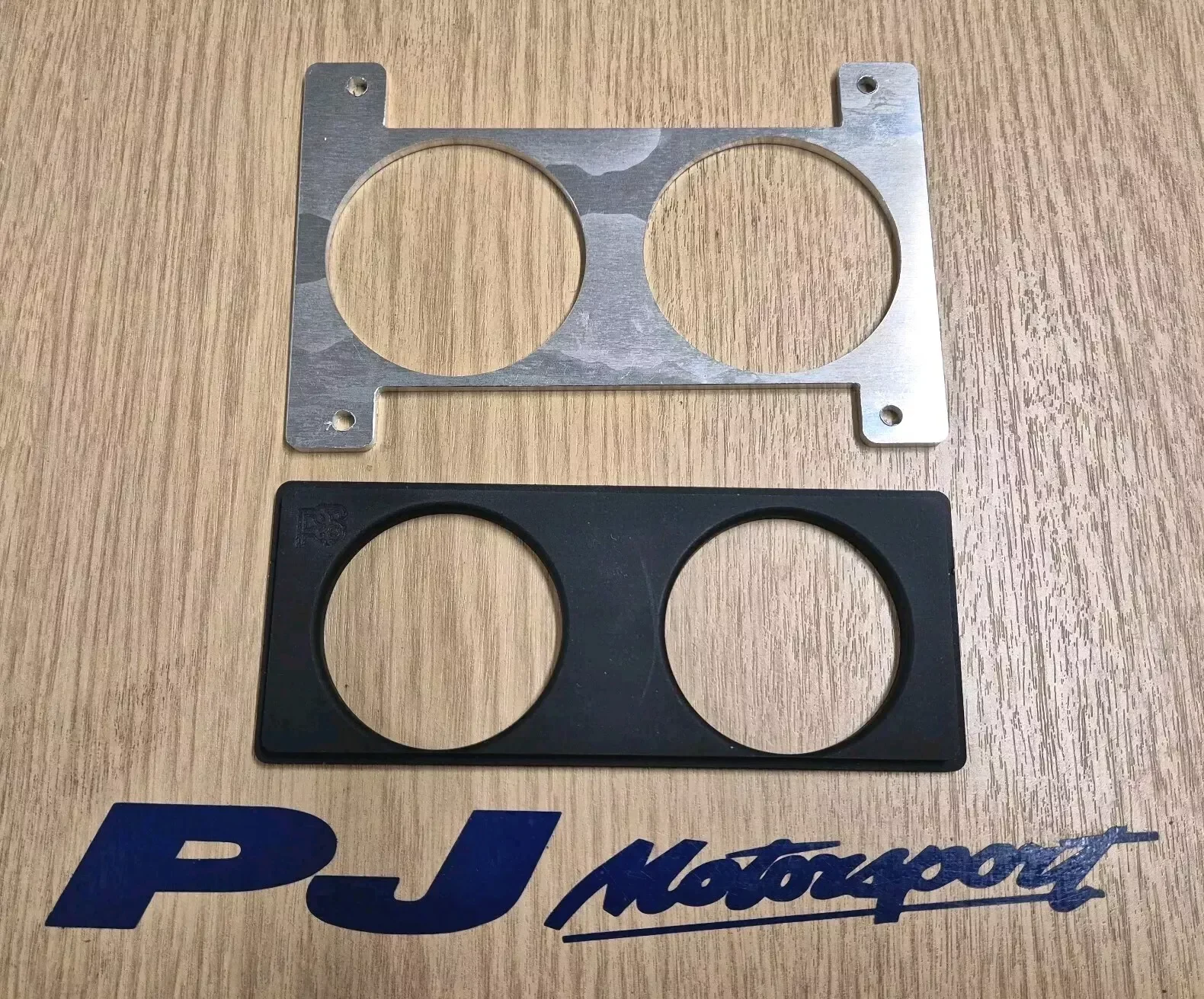Sierra Cosworth 52Mm 2 gauge with RS logo