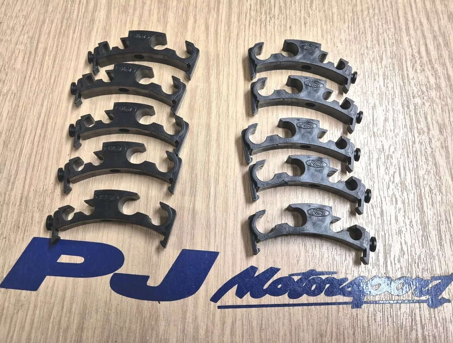 Genuine Ford Cosworth fuel pipe clips x10