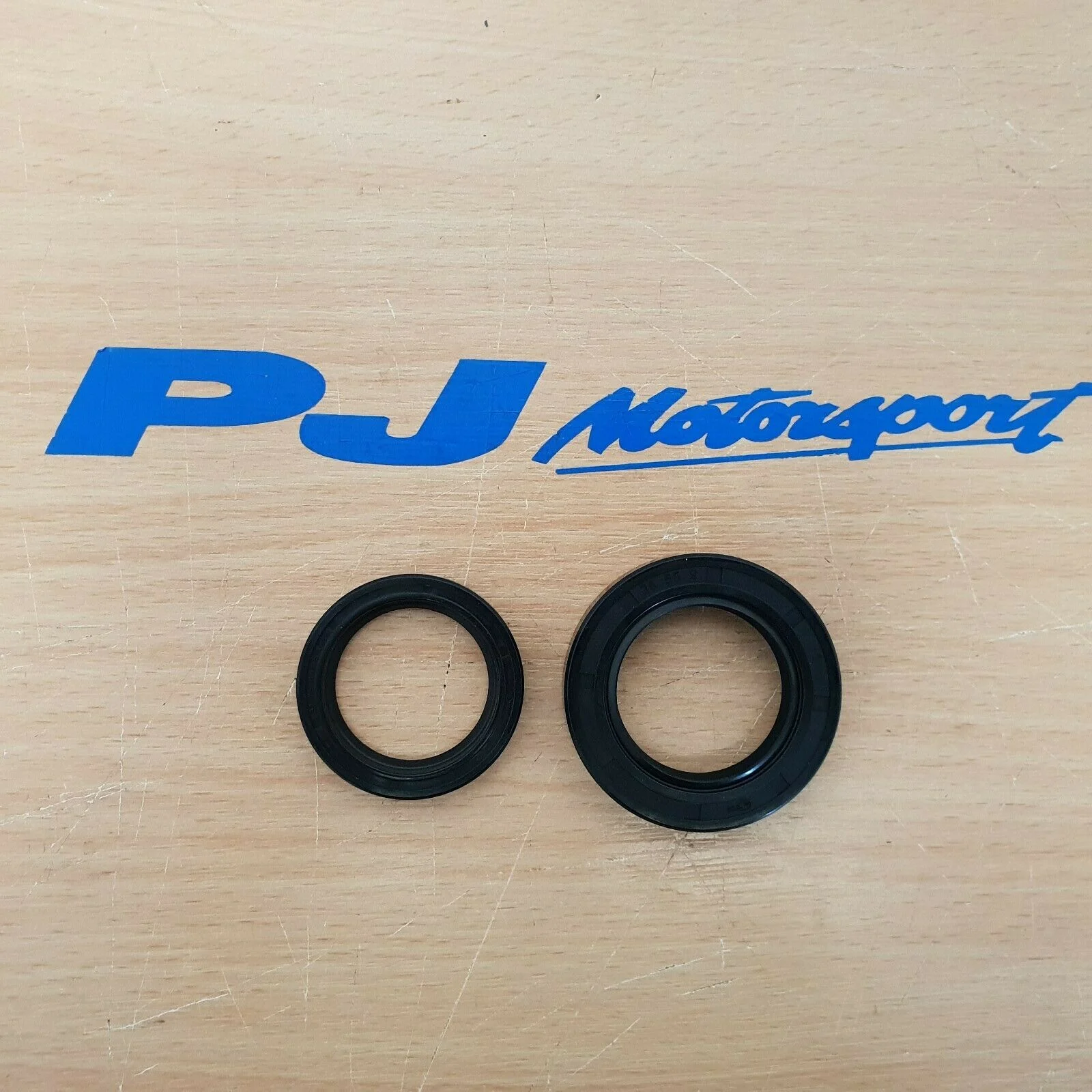 Cosworth 2wd T5 front & rear gearbox seals
