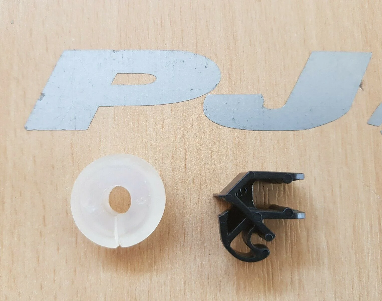 Genuine Ford bonnet stay grommet and clip