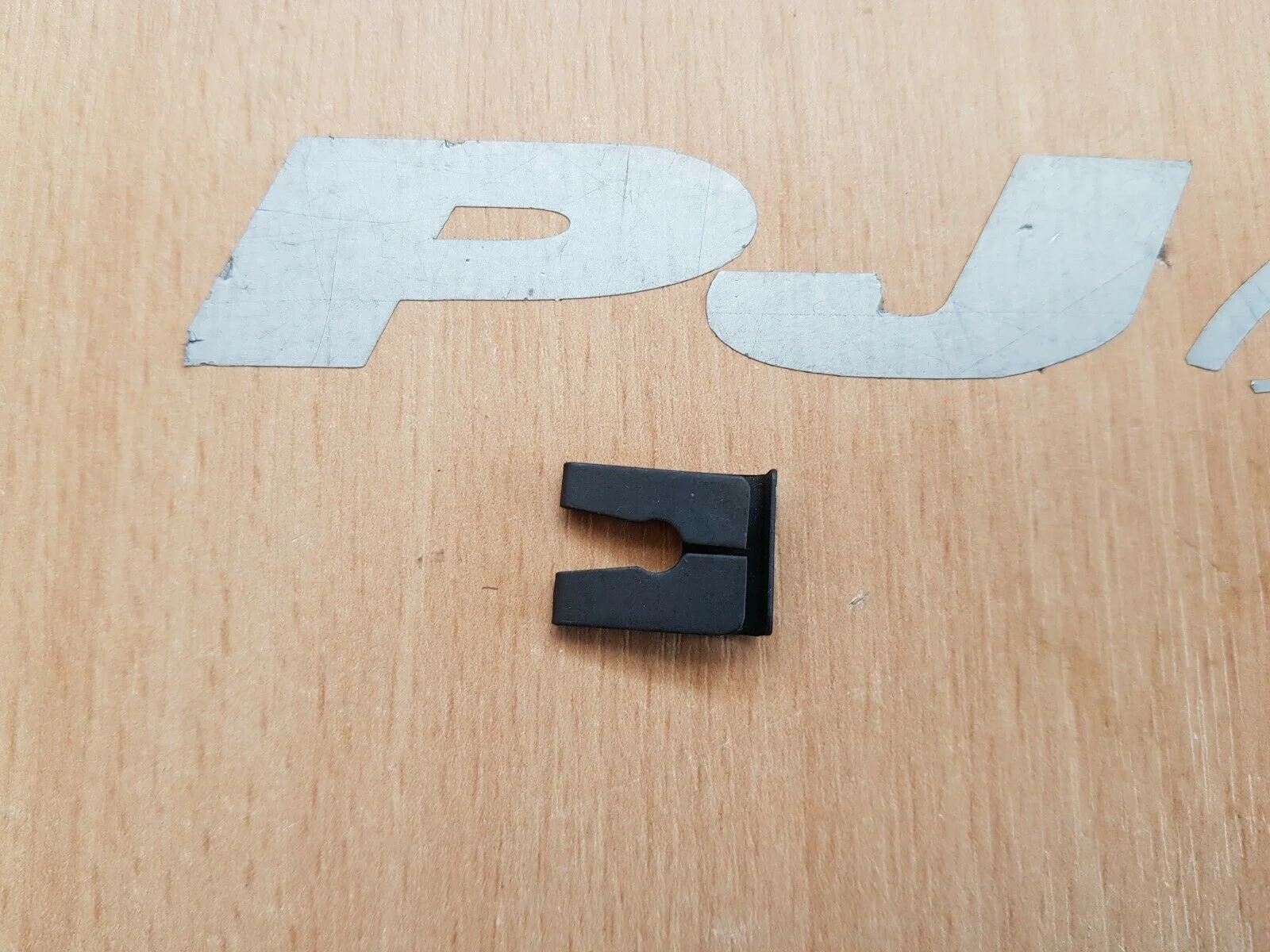 Genuine Ford abs/servo clip