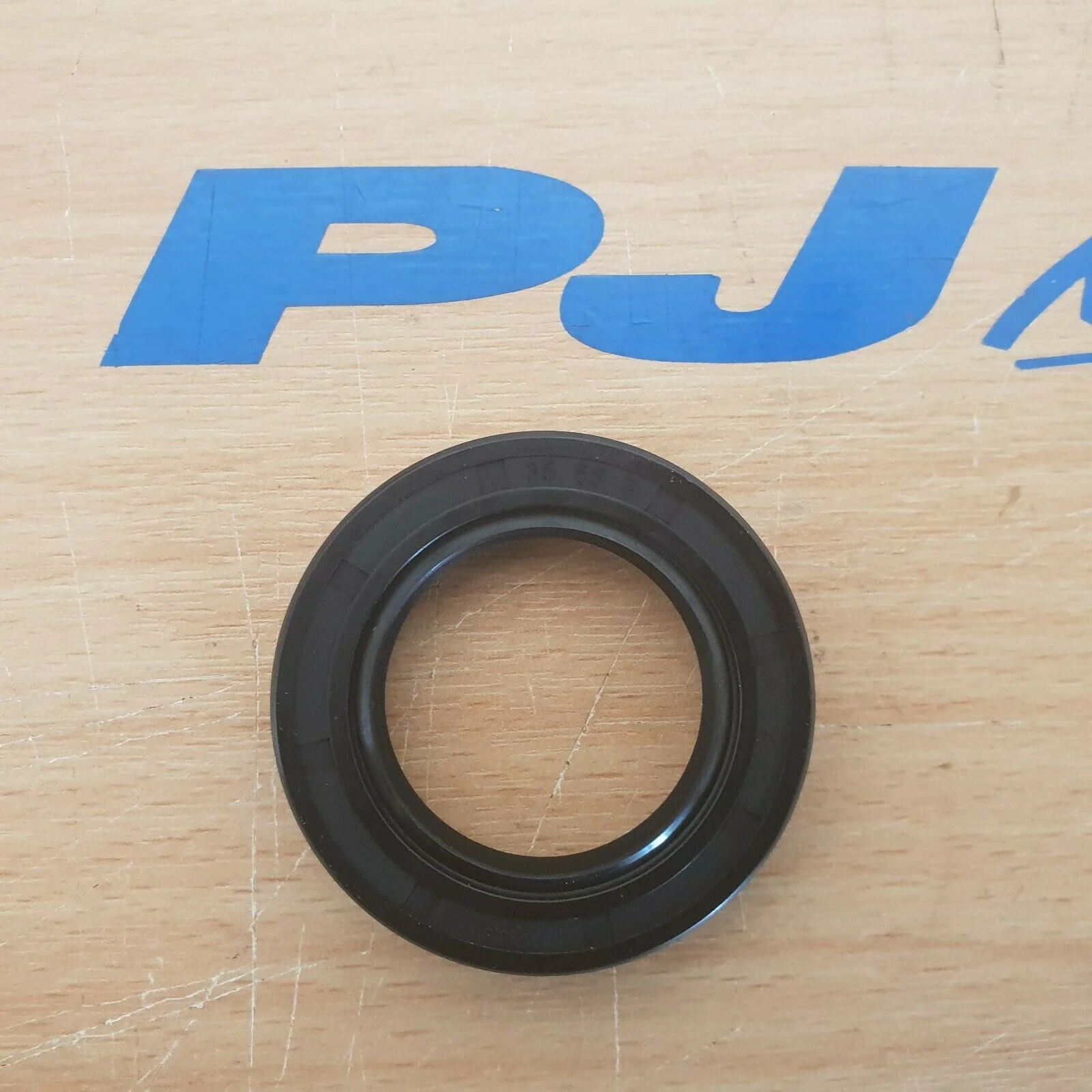 Cosworth 2wd T5 gearbox rear seal
